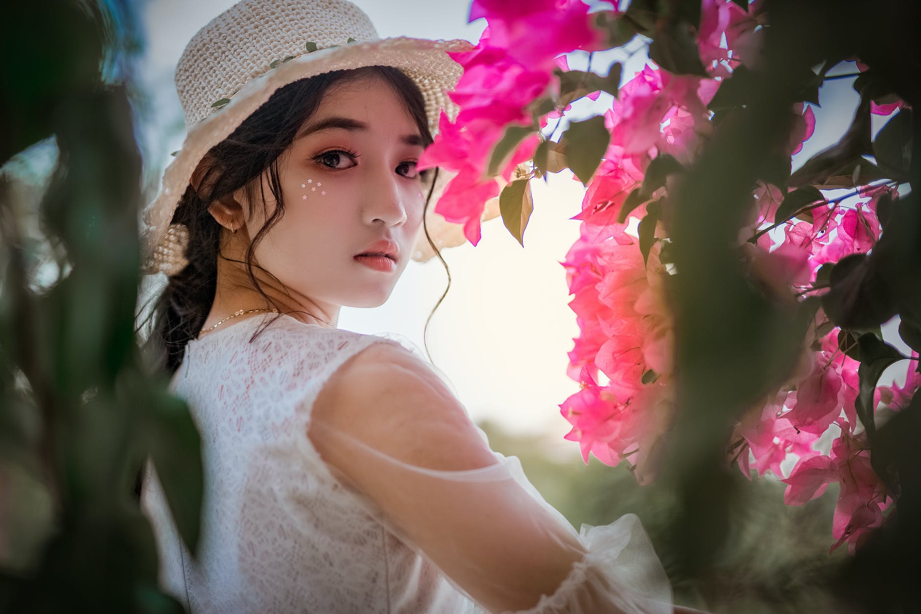 woman wearing sun hat
