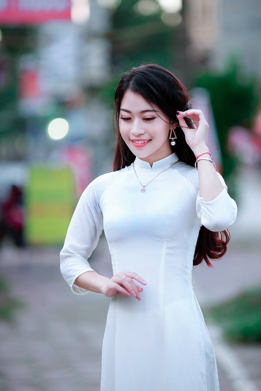 woman in white dress